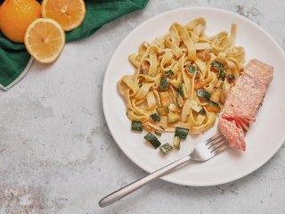 Saumon rôti et tagliatelles au curry