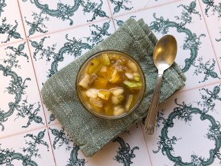 Salade de poires aux dattes et à la cannelle