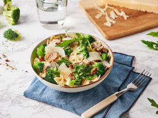Grande salade de fusillis brocolis comté