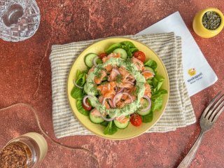 Salade au saumon fumé et crème d'aneth