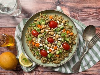 Taboulé de quinoa pois chiches rôtis et légumes au citron