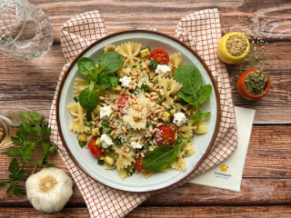 Salade de falafels aubergines et semoule aux herbes