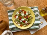 1733405081-avekapeti-salade-de-concombre-avocat-feta-par-le-chef-mishael.jpg