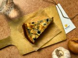 1746024484-avekapeti-quiche-halloumi-et-tomates-sechees-par-le-chef-mishael.jpg