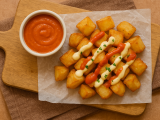 1754386654-avekapeti-patatasbravas.jpeg