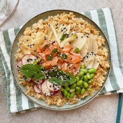 Poke bowl saumon edamame
