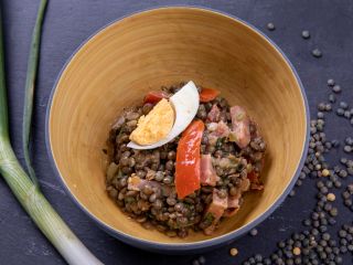 Salade de lentilles vertes et dinde fumée