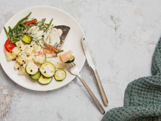 Saumon au four légumes verts et crème citronnée