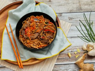 Nouilles chinoises sautées au bœuf