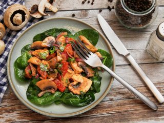 Salade d'épinards aux champignons