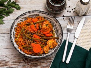 Poulet pulao zereshk : poulet et riz sautés à l'épine-vinette