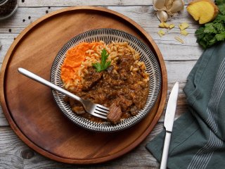 Bœuf orzo à l'écrasée de patate douce