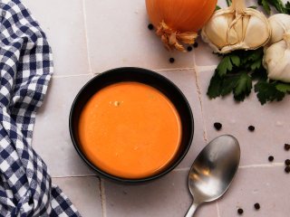 Velouté de tomate à la cardamome