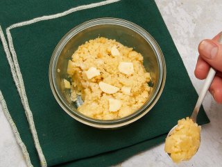 Crumble aux pommes et copeaux de chocolat blanc