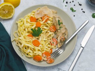 Poulet et tagliatelles sauce poivre vert