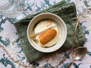 Carlota aux poires et crème d'amandes