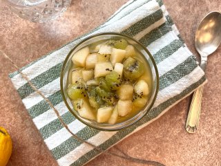 Salade de poire et kiwi à la verveine