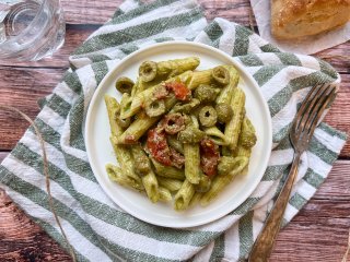 Salade de pennes au pesto et tomates séchées