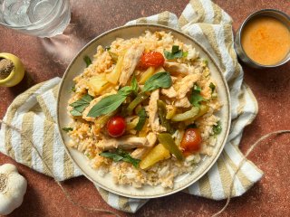 Poulet et ananas sautés au curry rouge