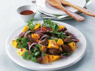 Salade de boeuf et mangue à l'indienne
