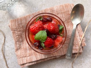 Salade de fraises hibiscus et cranberries