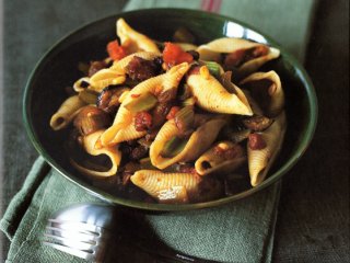 Cabillaud et conchiglies caponata