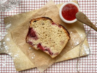 Cake aux fraises et son coulis