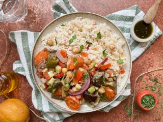 Grande salade d'aubergines pois chiches et tahina