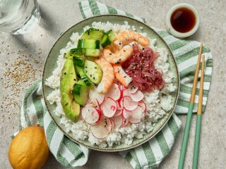 Poke bowl crevettes avocat