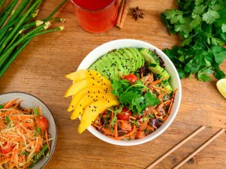 Poke bowl végan légumes et fruits