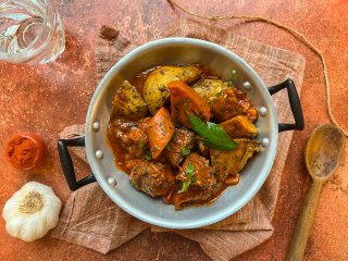 Goulash et pommes de terre persillées