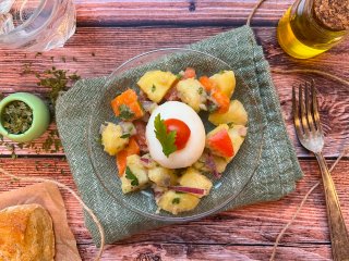 Salade de pommes de terre à l'oeuf mollet