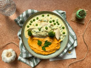 Emincé de poulet purée de carottes et petits pois