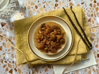 Flan vegan sans gluten et croquant de cacahuètes