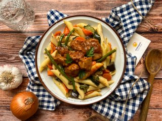 Mijotée de veau et pennes aux légumes de saison