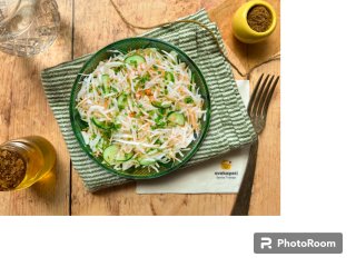 Salade de concombre et cacahuètes aux vermicelles