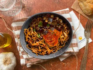 Nouilles de blé sautées aux légumes