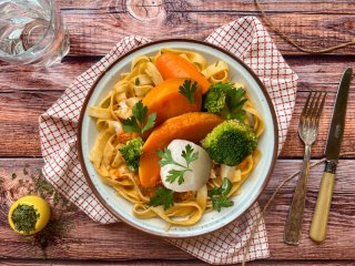 Fricassée de légumes et pâtes riso aux herbes fraîches