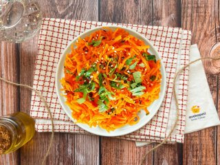 Carottes râpées au sésame et ricotta
