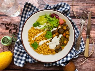 Grande salade de champignons à l'épeautre pomme verte et fruits secs