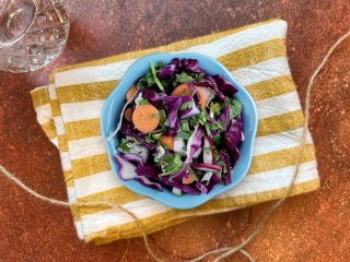 Salade moutardée aux choux mimosa et au sésame