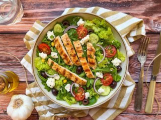 Grande salade chèvre et poulet