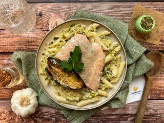 Saumon et pennes aux poireaux confits