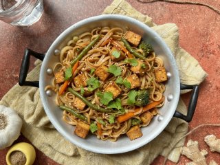 Nouilles sautées légumes et tofu pad see ew