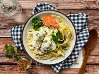 Poulet et tagliatelles en crème de parmesan
