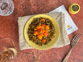 Salade moutardée de lentilles vertes et pickles d'oignon rouge