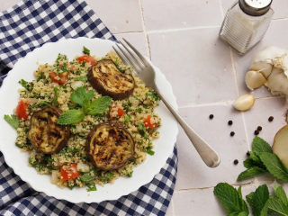Aubergine au grill et quinoa taboulé