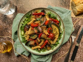 Grande salade de légumes du soleil