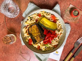 Grande salade de légumes du soleil