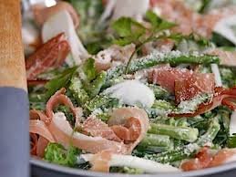 Salade de haricots verts, champignons et jambon cru